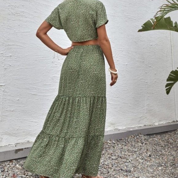 GYPSY STYLE Ditsy Floral Knot Front Crop Top With Skirt - Picture 4 of 9